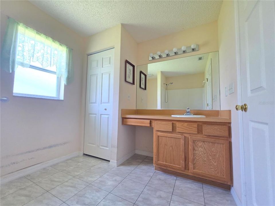 Active With Contract: $269,900 (3 beds, 2 baths, 1614 Square Feet)