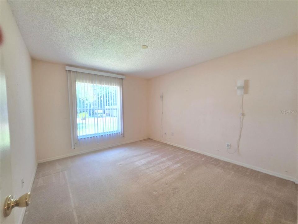 Active With Contract: $269,900 (3 beds, 2 baths, 1614 Square Feet)