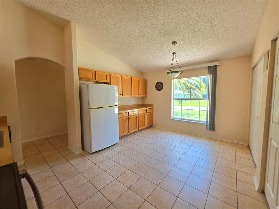 Active With Contract: $269,900 (3 beds, 2 baths, 1614 Square Feet)