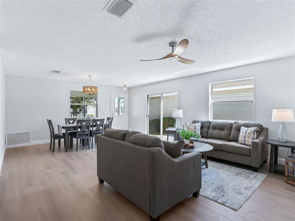 Activo con contrato: $325,000 (2 camas, 2 baños, 1156 Pies cuadrados)