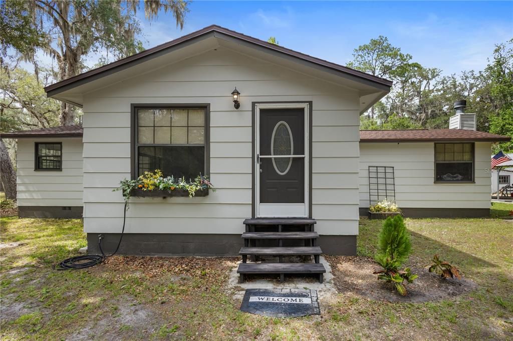 For Sale: $259,900 (3 beds, 2 baths, 1312 Square Feet)