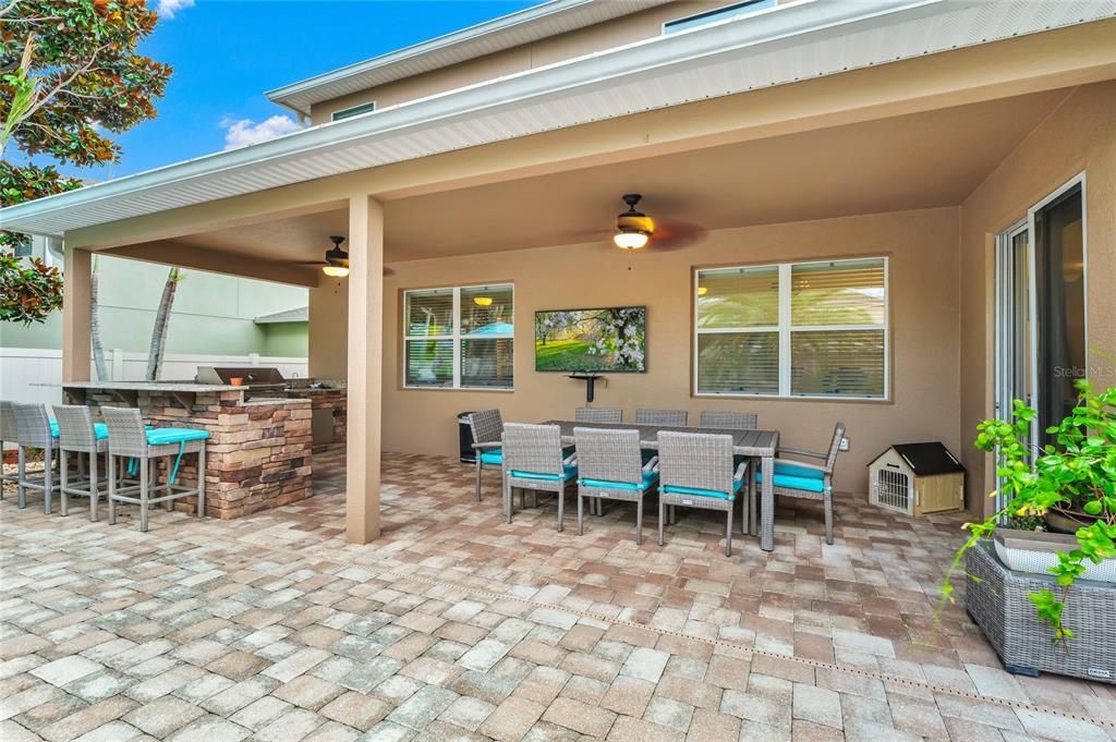 For Sale: $849,900 (4 beds, 2 baths, 2648 Square Feet)