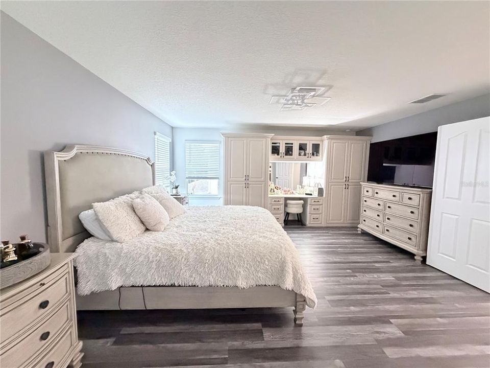 For Sale: $895,000 (4 beds, 2 baths, 2648 Square Feet)