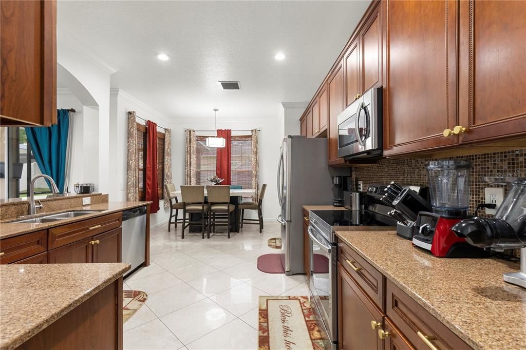 На продажу: $549,999 (5 спален, 3 ванн, 3406 Квадратных фут)