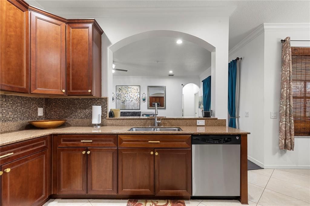 На продажу: $549,999 (5 спален, 3 ванн, 3406 Квадратных фут)