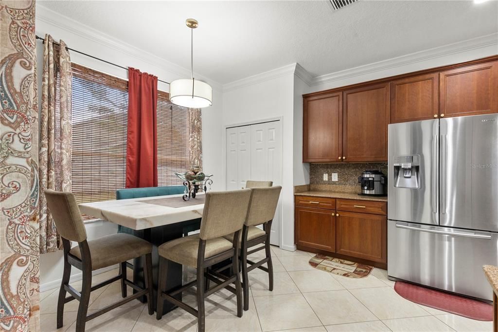 На продажу: $549,999 (5 спален, 3 ванн, 3406 Квадратных фут)