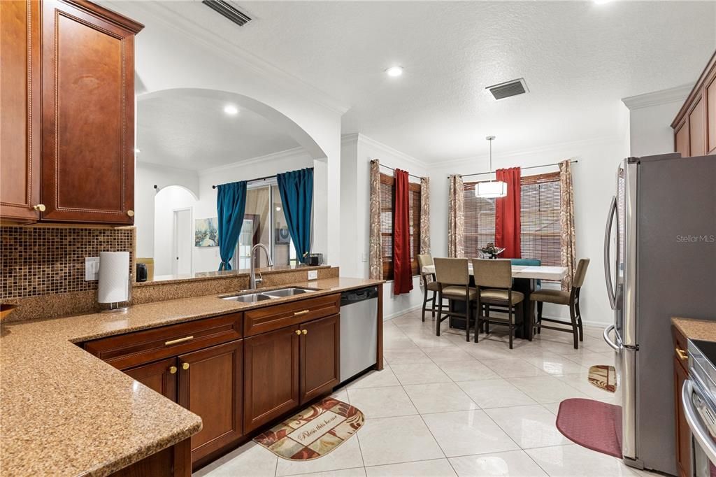 На продажу: $549,999 (5 спален, 3 ванн, 3406 Квадратных фут)