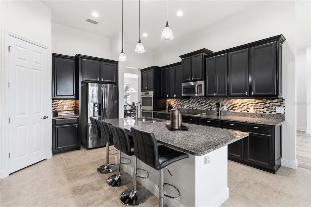 For Sale: $504,900 (3 beds, 3 baths, 2750 Square Feet)