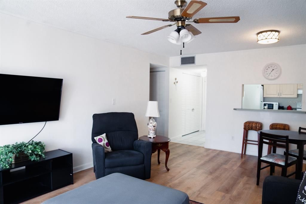 For Sale: $90,000 (1 beds, 1 baths, 703 Square Feet)