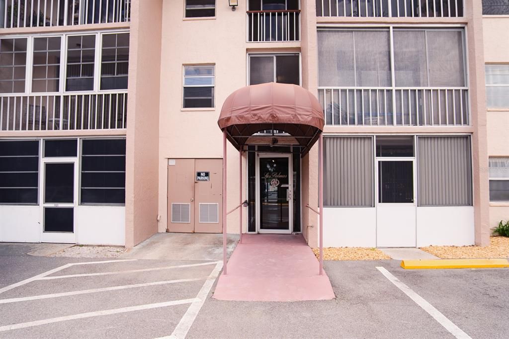 For Sale: $90,000 (1 beds, 1 baths, 703 Square Feet)