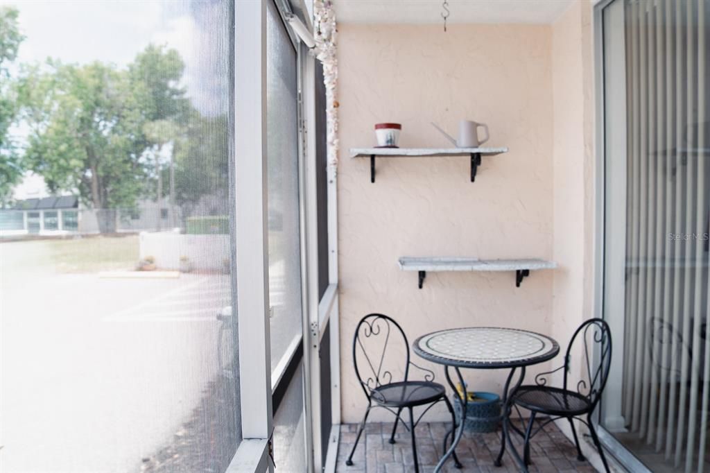 For Sale: $90,000 (1 beds, 1 baths, 703 Square Feet)