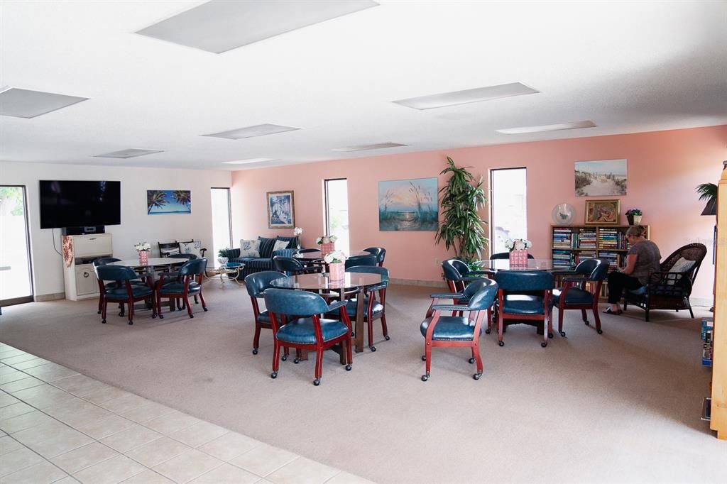 For Sale: $90,000 (1 beds, 1 baths, 703 Square Feet)