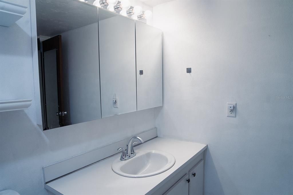 For Sale: $90,000 (1 beds, 1 baths, 703 Square Feet)