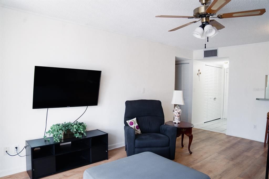 For Sale: $90,000 (1 beds, 1 baths, 703 Square Feet)