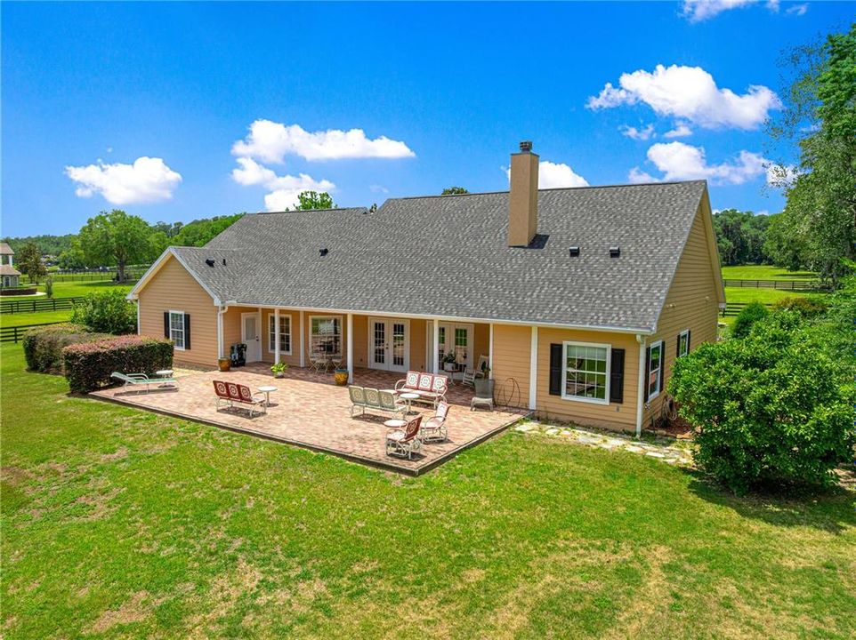 En Venta: $910,000 (4 camas, 2 baños, 2816 Pies cuadrados)