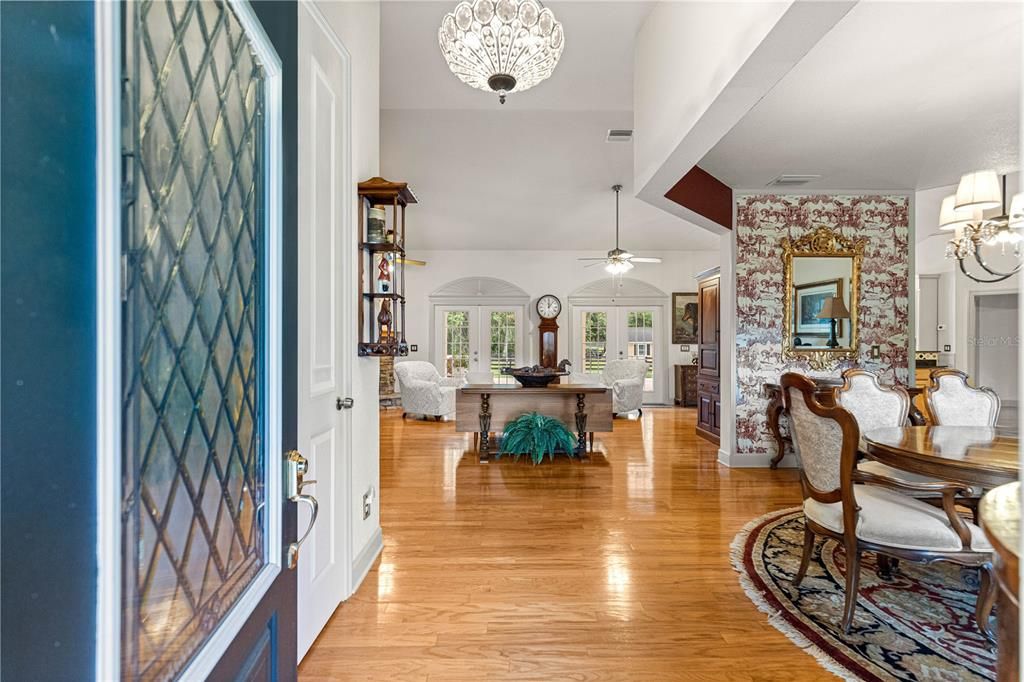 En Venta: $910,000 (4 camas, 2 baños, 2816 Pies cuadrados)