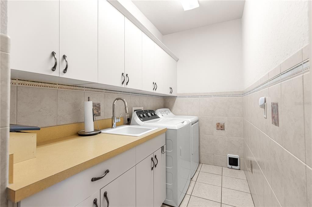En Venta: $910,000 (4 camas, 2 baños, 2816 Pies cuadrados)