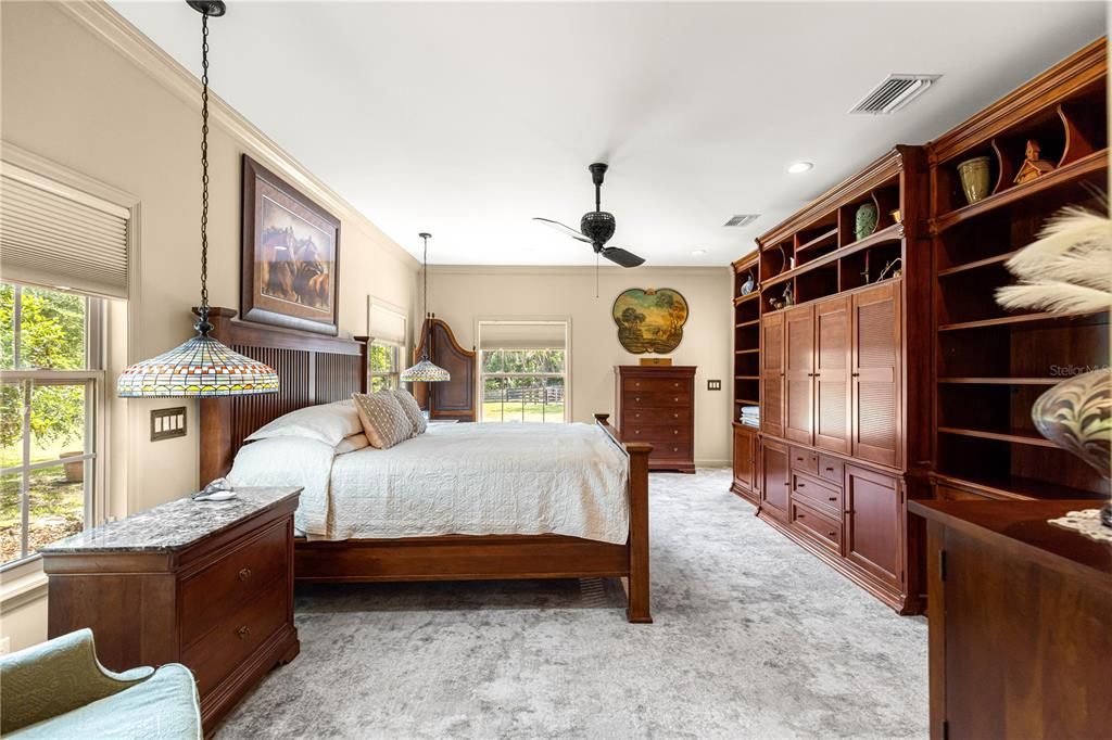 En Venta: $910,000 (4 camas, 2 baños, 2816 Pies cuadrados)