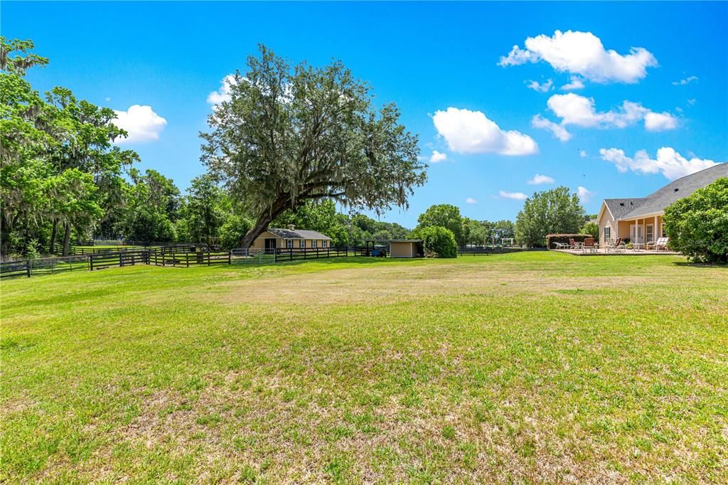 En Venta: $910,000 (4 camas, 2 baños, 2816 Pies cuadrados)