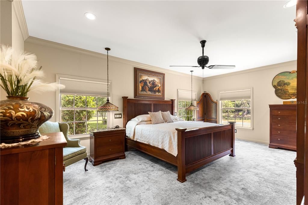 En Venta: $910,000 (4 camas, 2 baños, 2816 Pies cuadrados)