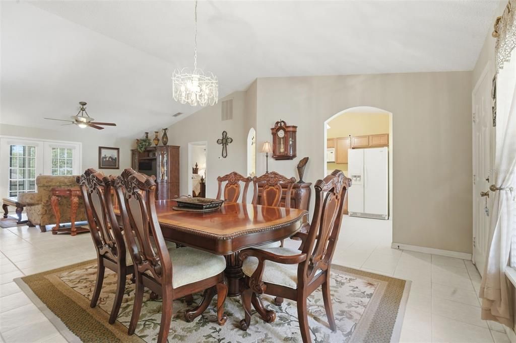 На продажу: $339,000 (3 спален, 2 ванн, 1559 Квадратных фут)