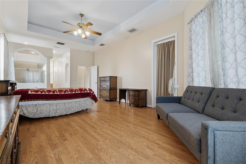 For Sale: $635,000 (4 beds, 2 baths, 2570 Square Feet)