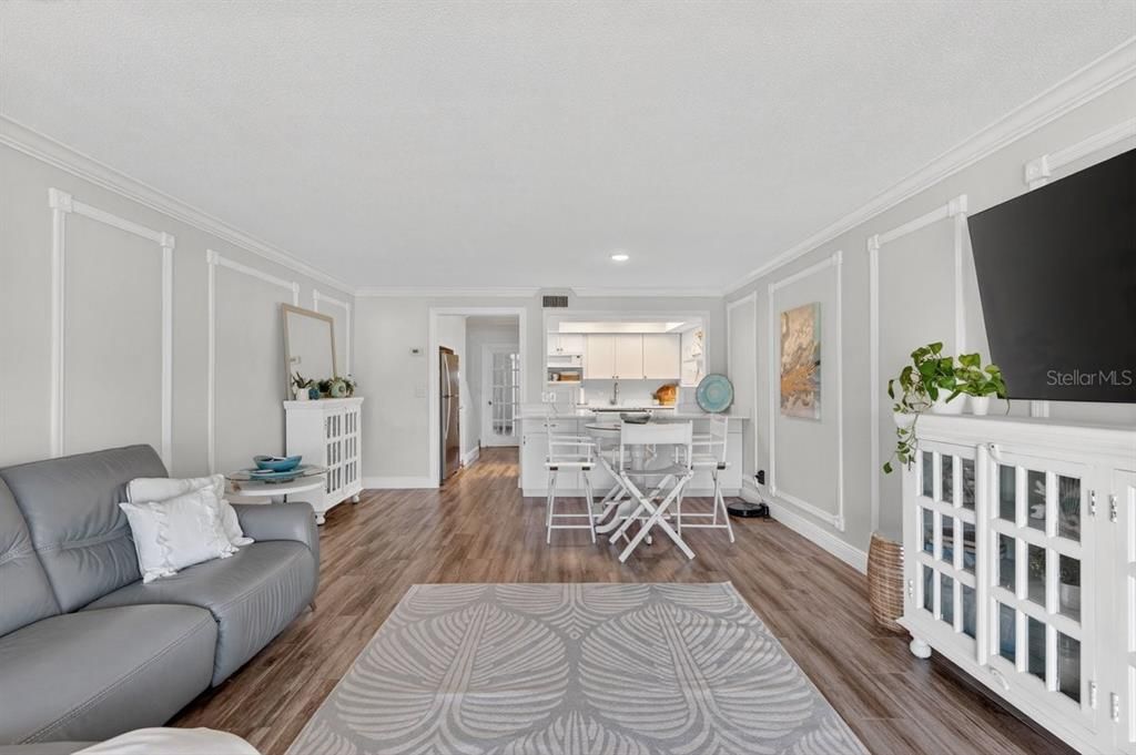 Active With Contract: $250,000 (2 beds, 2 baths, 1184 Square Feet)