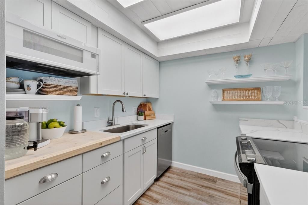 Active With Contract: $250,000 (2 beds, 2 baths, 1184 Square Feet)
