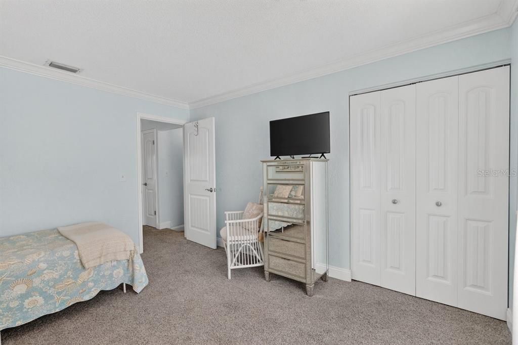 Active With Contract: $250,000 (2 beds, 2 baths, 1184 Square Feet)