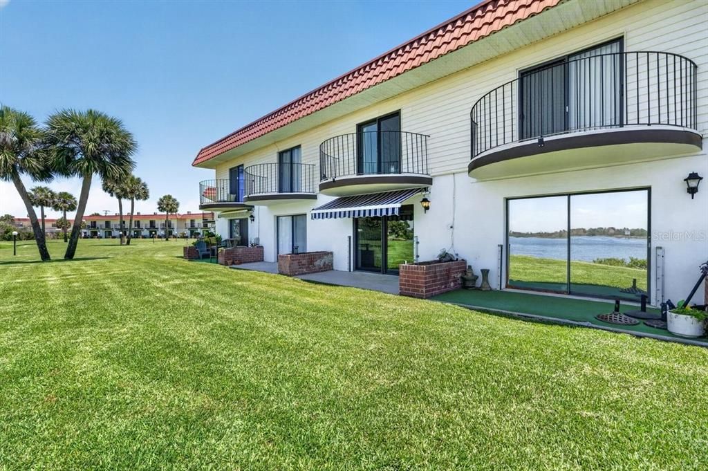 Active With Contract: $250,000 (2 beds, 2 baths, 1184 Square Feet)