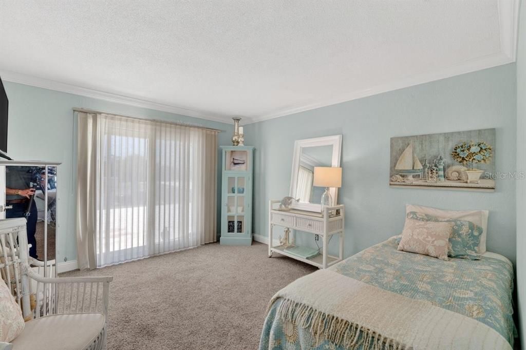 Active With Contract: $250,000 (2 beds, 2 baths, 1184 Square Feet)