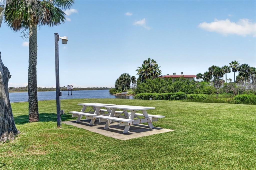 Active With Contract: $250,000 (2 beds, 2 baths, 1184 Square Feet)