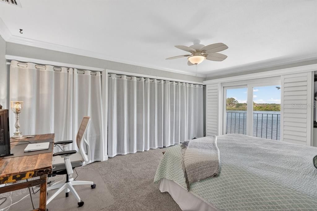 Active With Contract: $250,000 (2 beds, 2 baths, 1184 Square Feet)