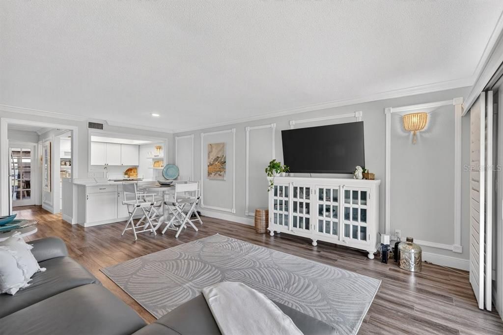 Active With Contract: $250,000 (2 beds, 2 baths, 1184 Square Feet)