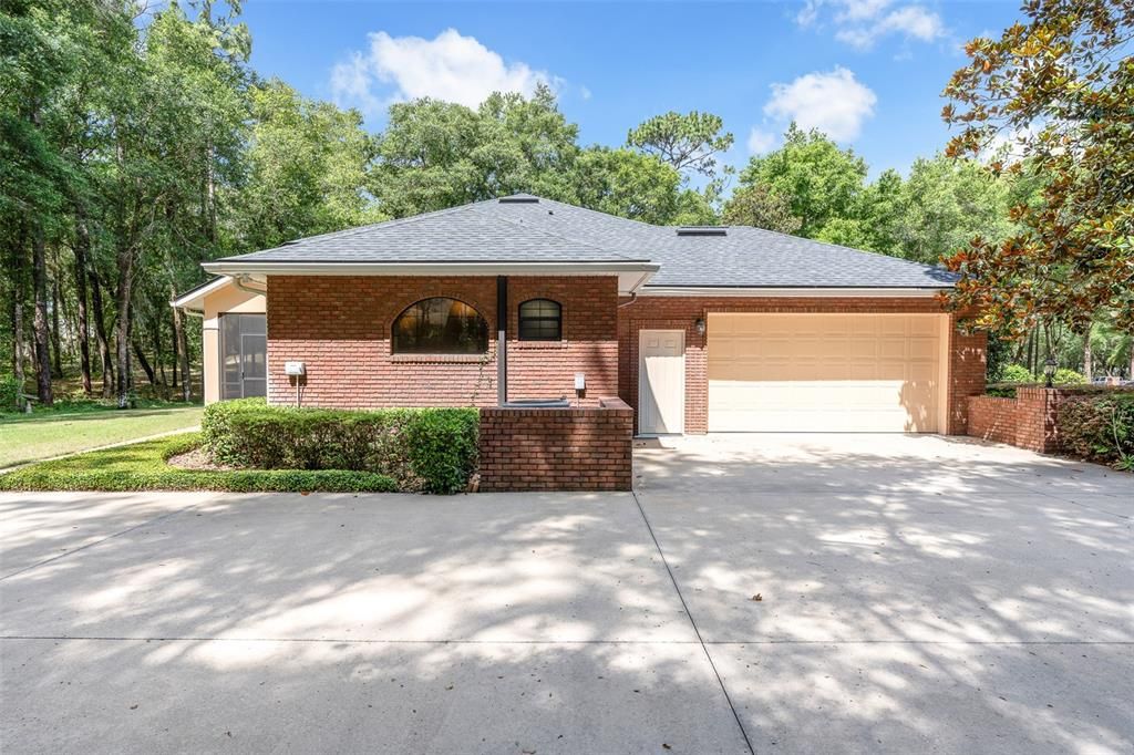 For Sale: $819,000 (4 beds, 2 baths, 2577 Square Feet)
