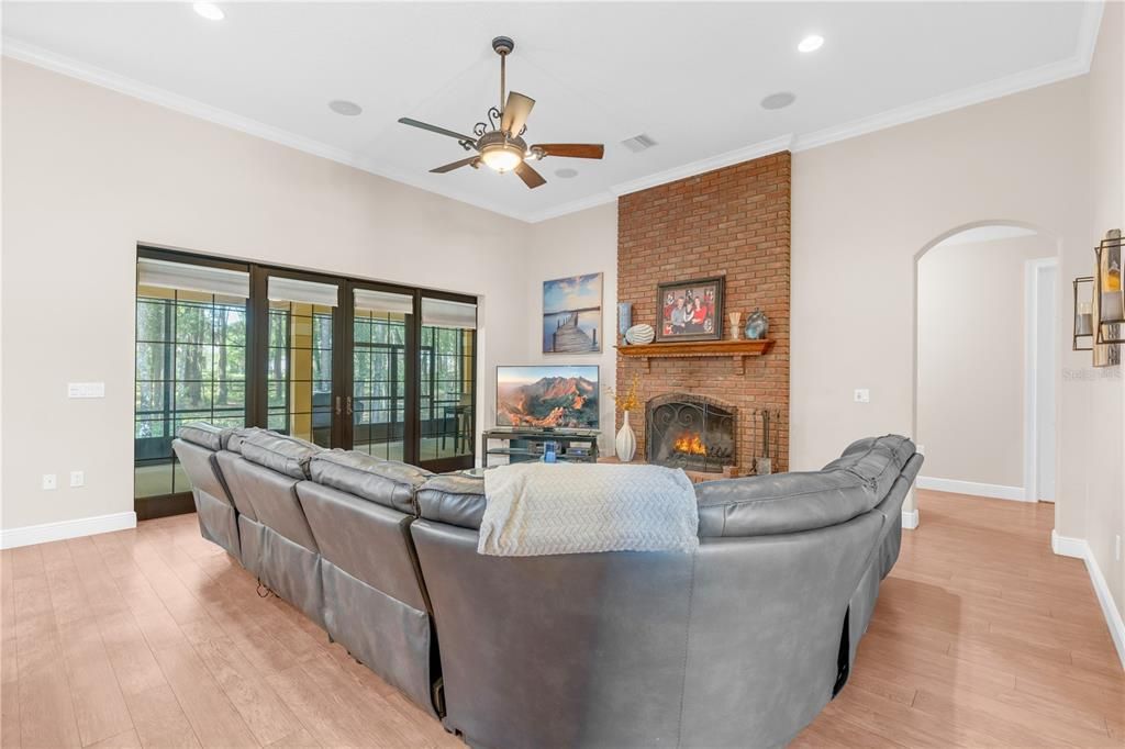 For Sale: $819,000 (4 beds, 2 baths, 2577 Square Feet)