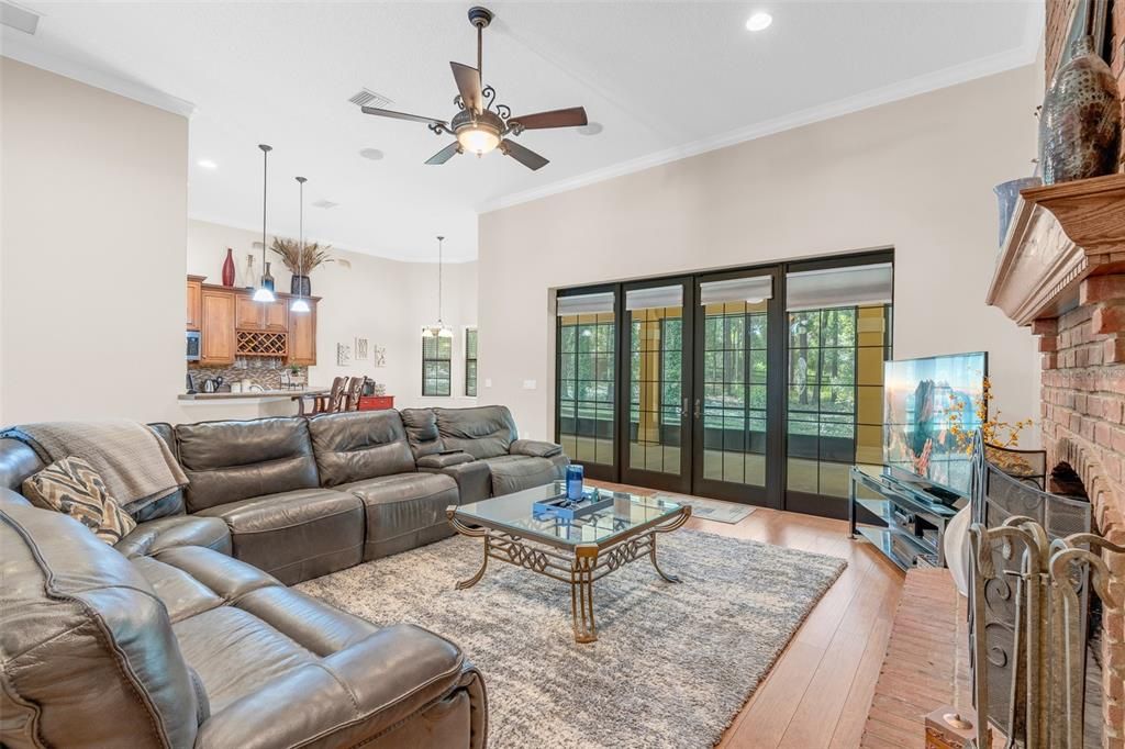 For Sale: $819,000 (4 beds, 2 baths, 2577 Square Feet)