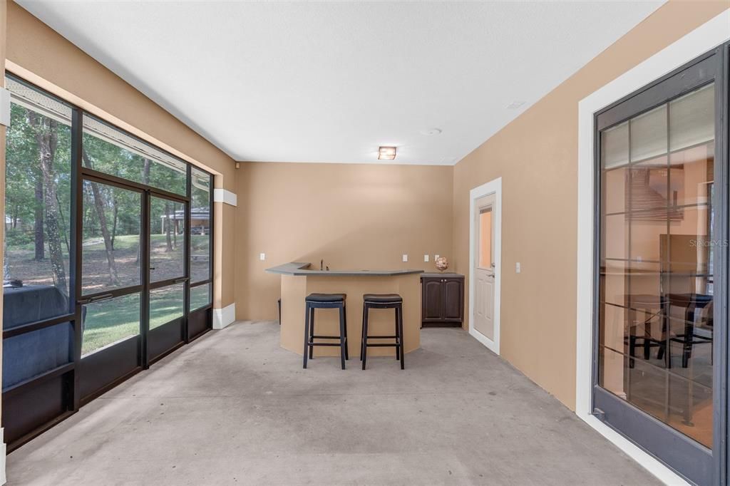 For Sale: $819,000 (4 beds, 2 baths, 2577 Square Feet)