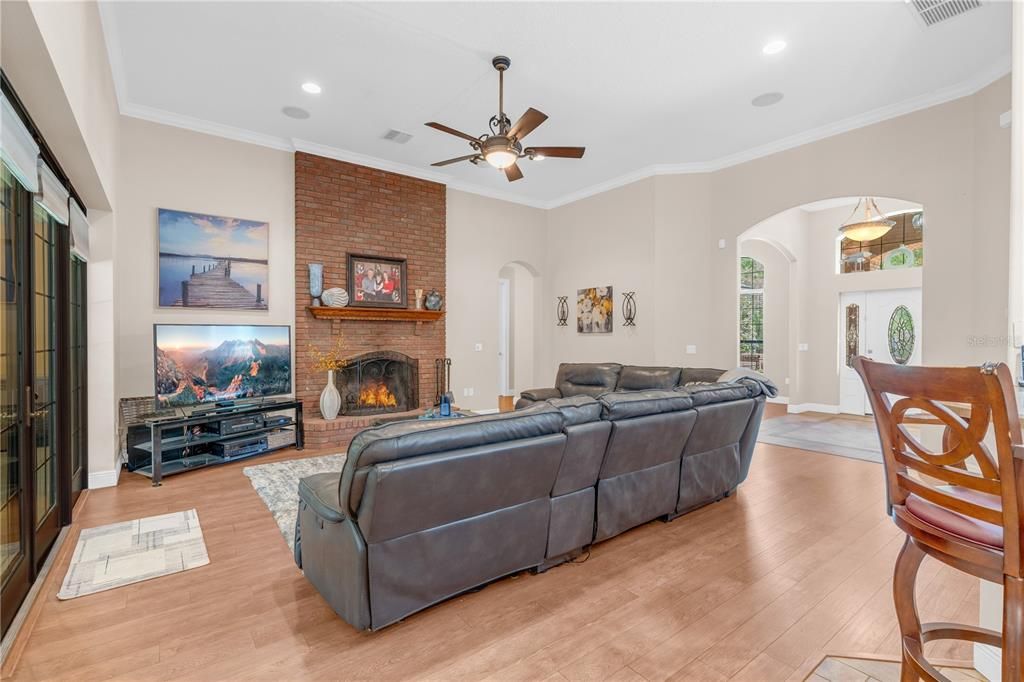 For Sale: $819,000 (4 beds, 2 baths, 2577 Square Feet)