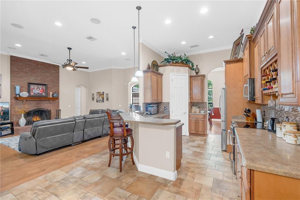 For Sale: $819,000 (4 beds, 2 baths, 2577 Square Feet)