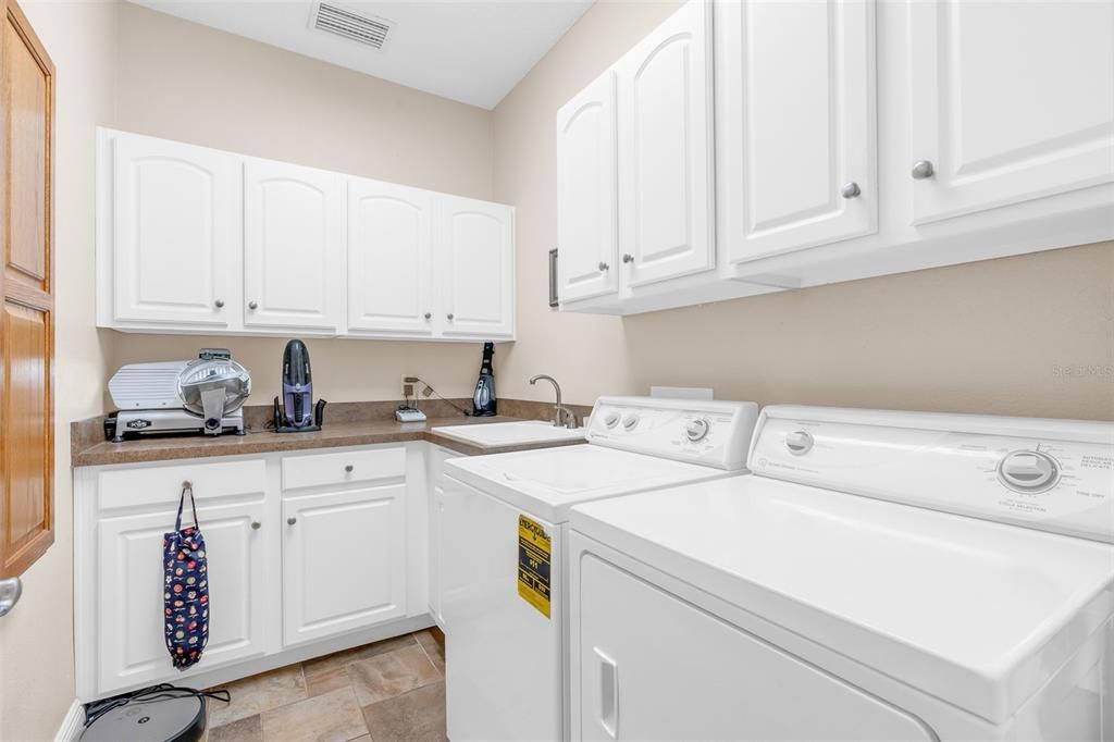 For Sale: $819,000 (4 beds, 2 baths, 2577 Square Feet)