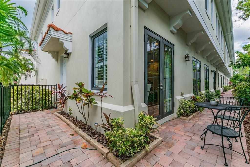 Active With Contract: $3,900 (3 beds, 2 baths, 1896 Square Feet)