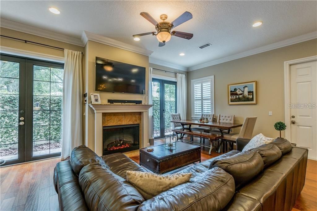 Active With Contract: $3,900 (3 beds, 2 baths, 1896 Square Feet)