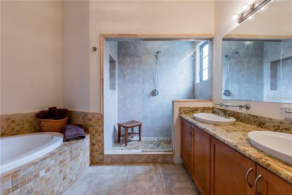 Active With Contract: $3,900 (3 beds, 2 baths, 1896 Square Feet)