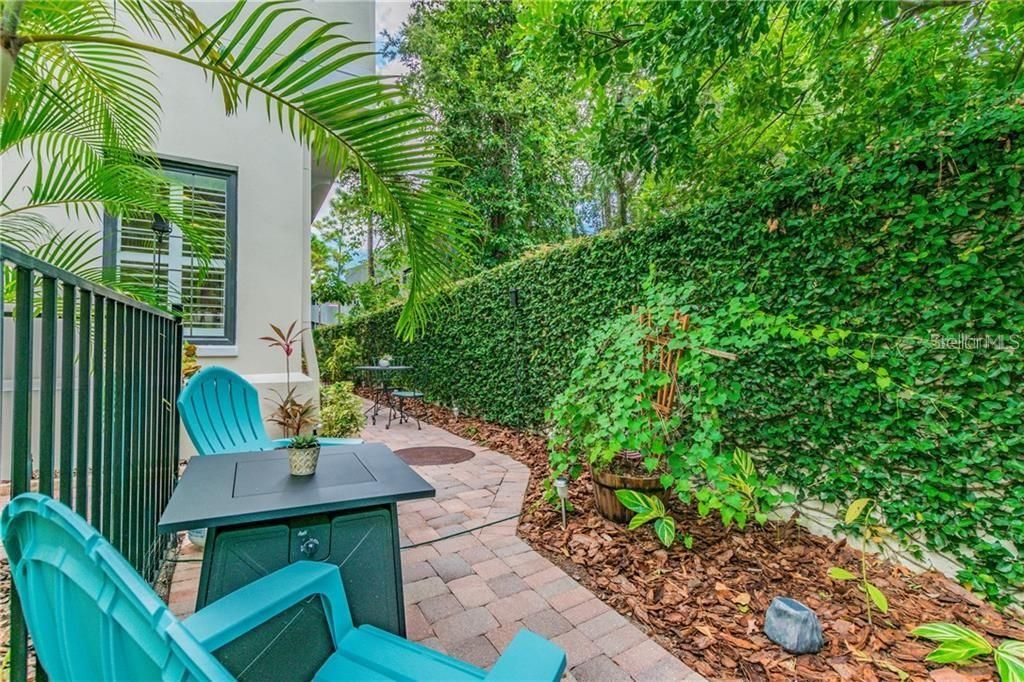 Active With Contract: $3,900 (3 beds, 2 baths, 1896 Square Feet)