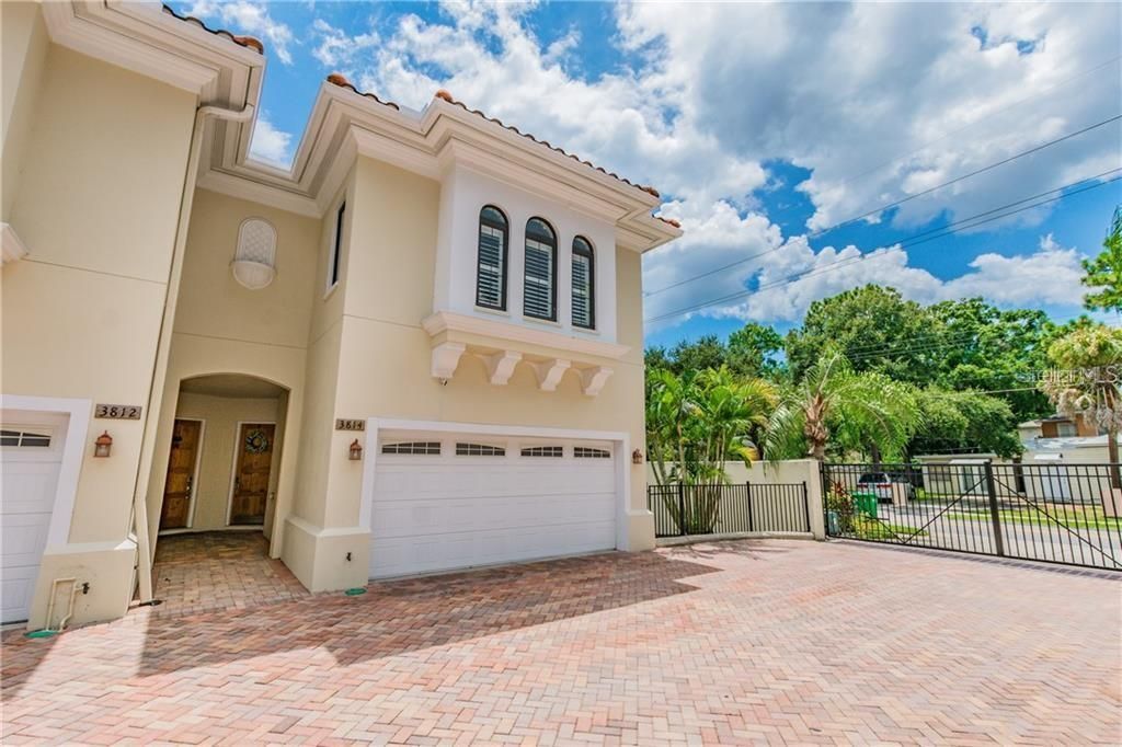 Active With Contract: $3,900 (3 beds, 2 baths, 1896 Square Feet)