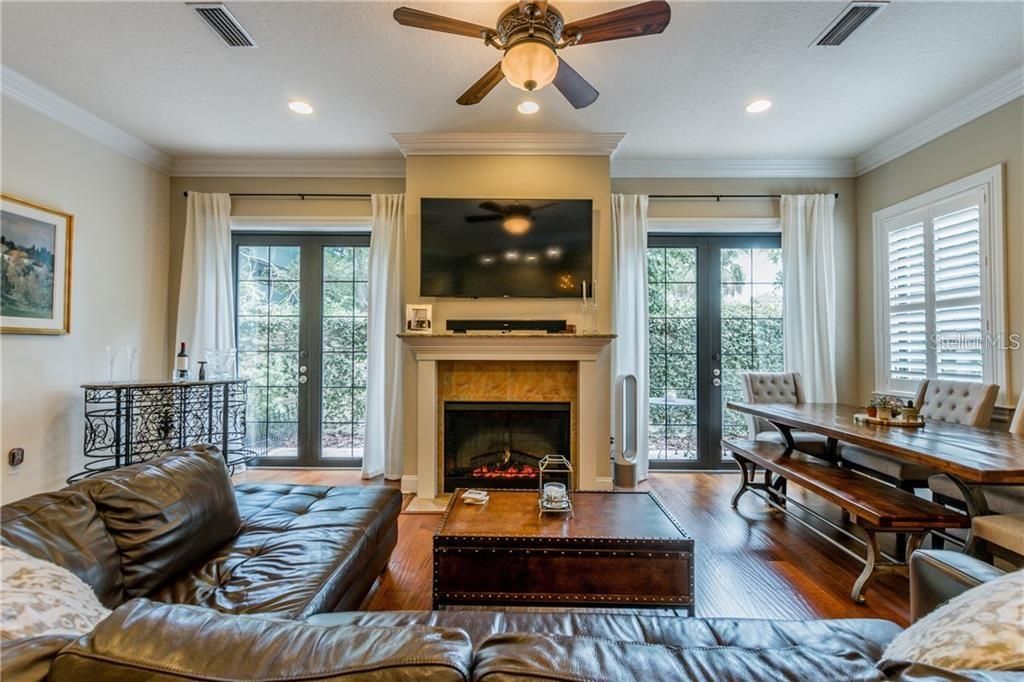 Active With Contract: $3,900 (3 beds, 2 baths, 1896 Square Feet)