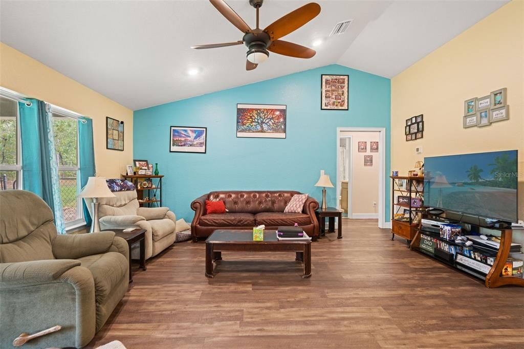 For Sale: $385,000 (4 beds, 2 baths, 1759 Square Feet)
