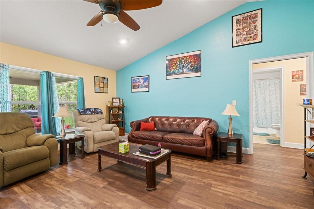For Sale: $385,000 (4 beds, 2 baths, 1759 Square Feet)