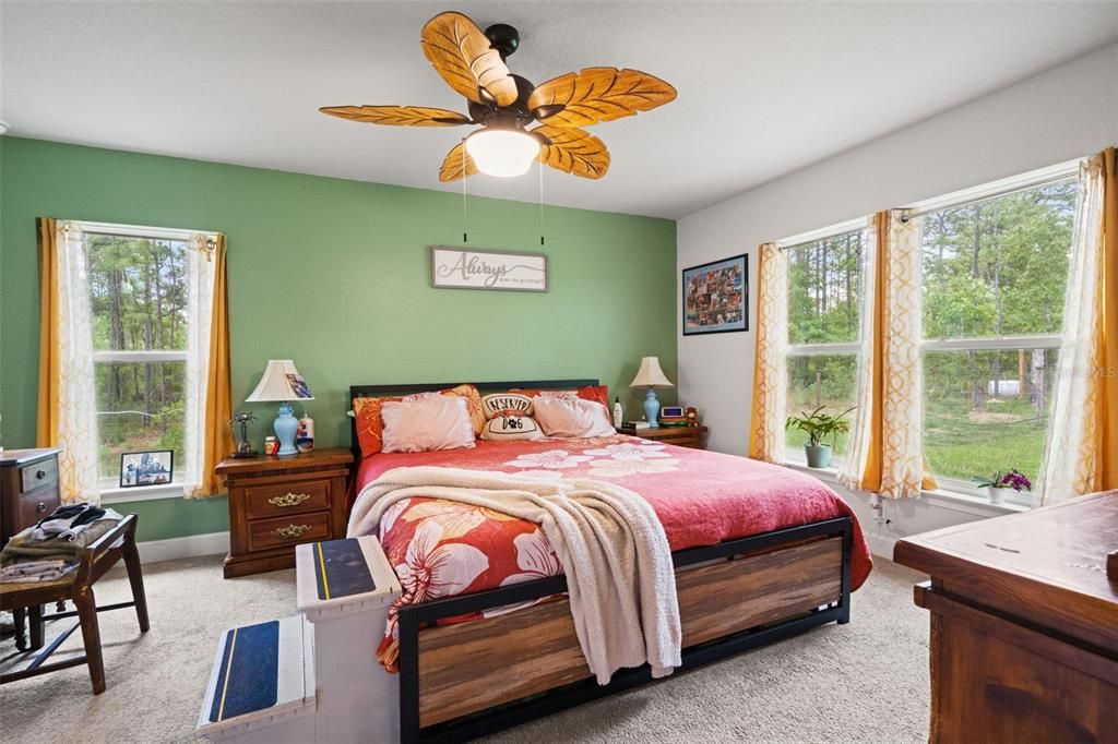 For Sale: $385,000 (4 beds, 2 baths, 1759 Square Feet)